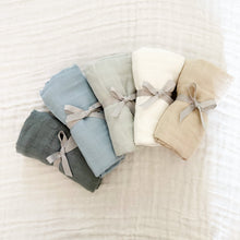 Load image into Gallery viewer, 3-pack bamboo muslin &#39;go-to&#39; cloths - Classic little boy
