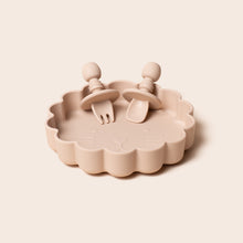 Load image into Gallery viewer, Scalloped suction plate &amp; cutlery - Baby beige

