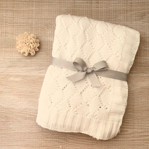 The classic knitted blanket - Crisp white