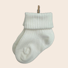 Load image into Gallery viewer, Luxury newborn socks - Classic white
