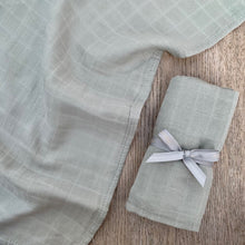 Load image into Gallery viewer, 3-pack bamboo muslin &#39;go-to&#39; cloths - Grey safari
