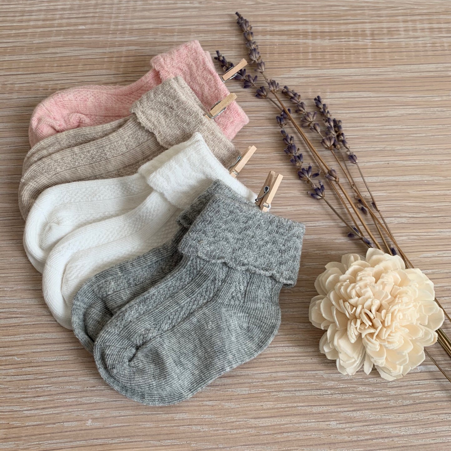 Frilled cable socks - Natural Stone