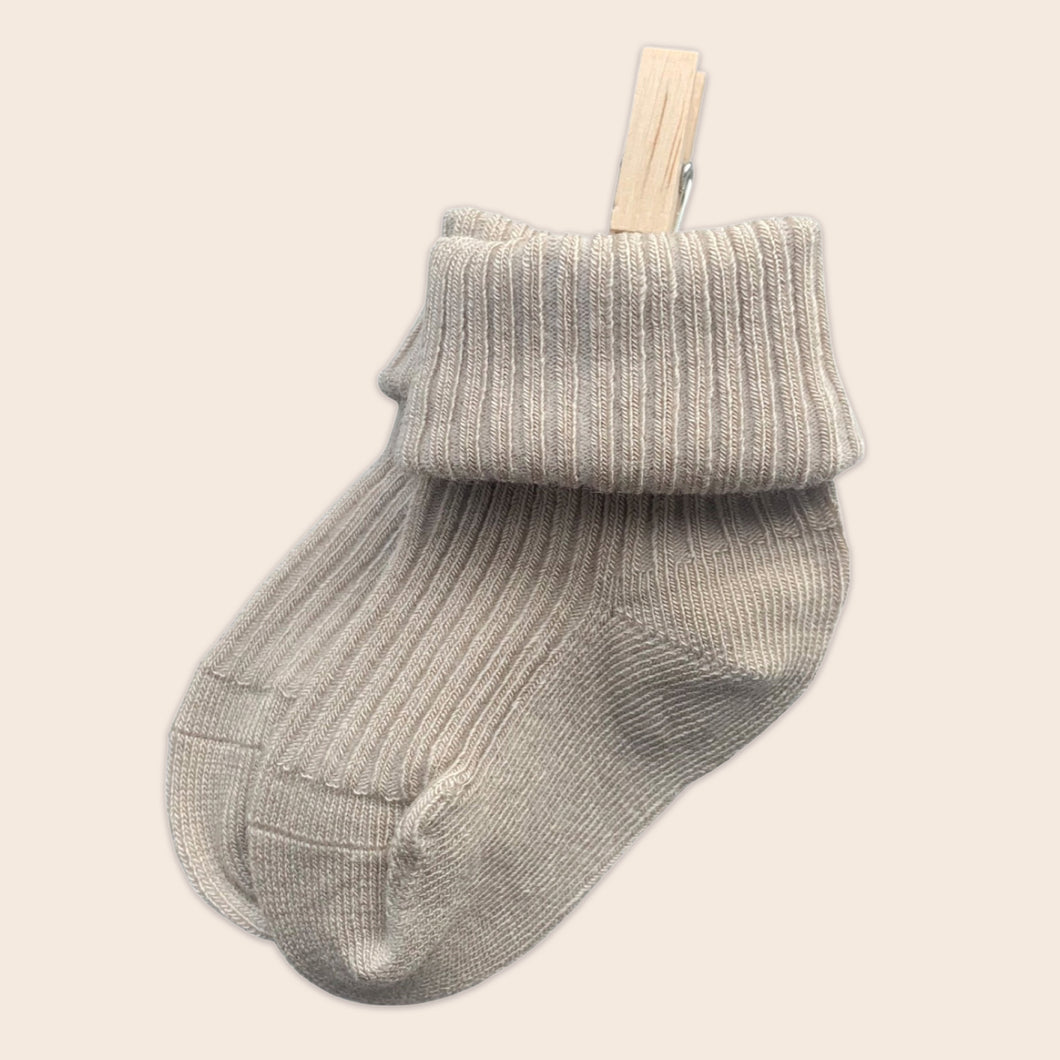 Luxury newborn socks - Tiny taupe