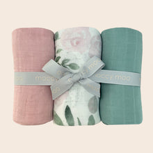 Load image into Gallery viewer, 3-pack bamboo muslin &#39;go-to&#39; cloths - The flower girl

